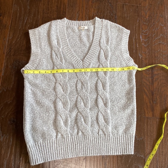 Kensie light gray v-neck cable knit sleeveless sweater vest vintage style - Picture 6 of 6